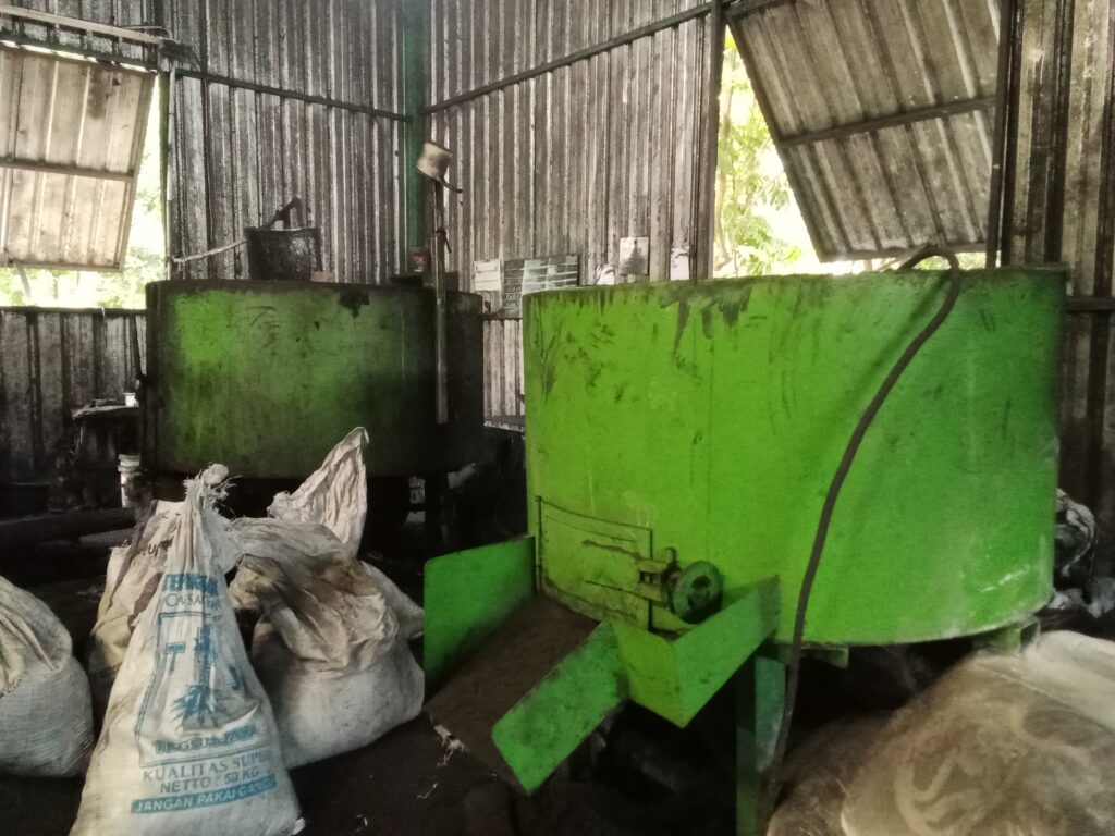 Charcoal. Briquettes. Charcoal Briquettes. Coconut Charcoal Briquettes Factory Brand. Coconut Charcoal Briquettes Factory Indonesia. Coconut Charcoal Custom Brand. CV. Empire Charcoal Indonesia. CV. Empire Coco. Zelda Charcoal